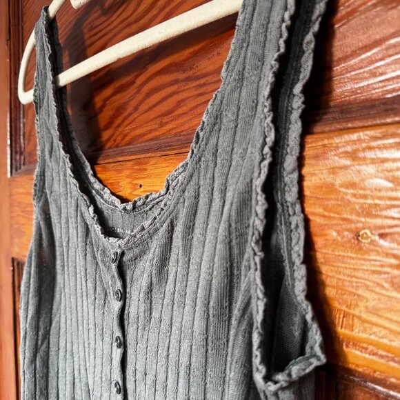 Olive green tank top - Picture 1 of 3